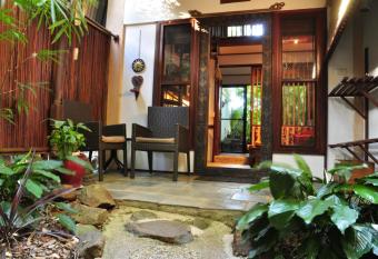 Garden Burees has Balcony rooms