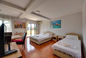 Apartmani Bozinovic has Balcony rooms