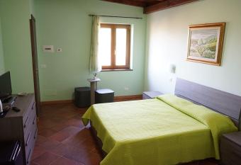 La Luna nel Pozzo has Balcony rooms