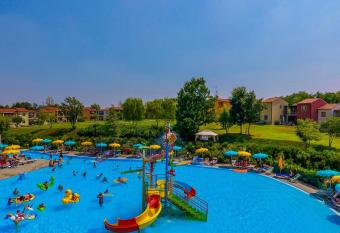 Belvedere Village has Balcony rooms