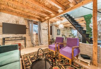 Livo Disno 12 has Balcony rooms