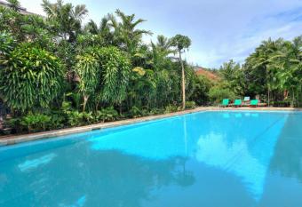 Raja Gardens Hotel allows 18 year olds to book a room