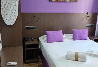 Hotel TossaMar has Balcony rooms