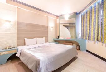 Hwa Nan Hotel allows 18 year olds to book a room