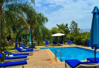 Rive Du Lac has Balcony rooms