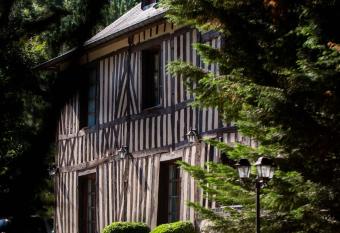 Domaine de Geffosse allows 18 year olds to book a room