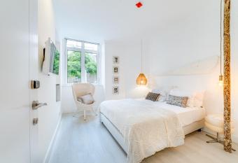 Garam Lisboa allows 18 year olds to book a room