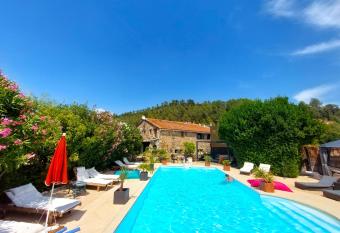 La Bergerie Du Moulin allows 18 year olds to book a room