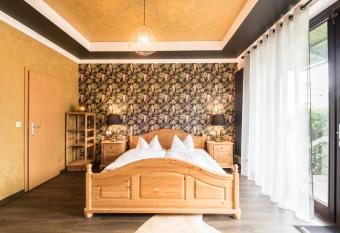 Engel Hotel Grill Bar has Balcony rooms