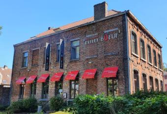 Hotel Le Monte Cristo allows 18 year olds to book a room