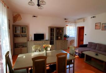 Enia has Smoking rooms