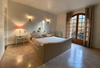 Villa Roka has Balcony rooms