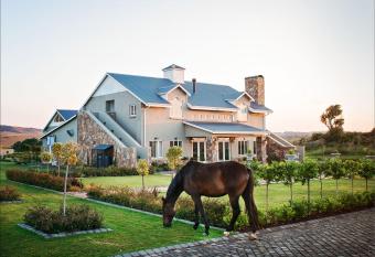 Dunkeld Country & Equestrian Estate has Smoking/Balcony rooms