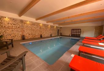 H  tel-Spa-Piscine Le Petit Castel Beuzeville-Honfleur has Balcony rooms
