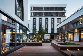 Il Decameron Luxury Design Hotel has rooms with a private hot tub