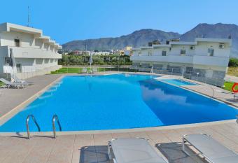 Reina Apartments has Balcony rooms