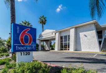 Motel 6 Redlands Ca has Smoking rooms