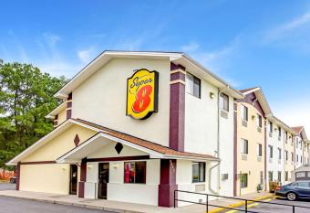 Econo Lodge Spotsylvania Town Center has Smoking rooms