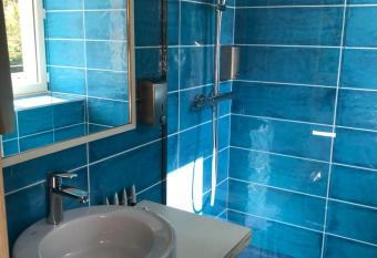 H  tel-Restaurant  has Balcony rooms