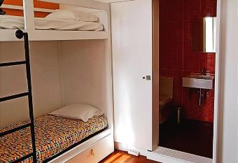 Aveiro Rossio Hostel has Balcony rooms