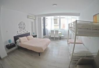 Mesonhomes Suites Center - Stay & Work has Balcony rooms