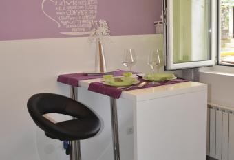 Apartments Lilly - Studio allows 18 year olds to book a room