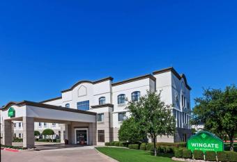 Comfort Inn And Suites Irving Las Colinas Dfw allows 18 year olds to book a room