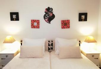 Alojamento Local Ferros - Duplex allows 18 year olds to book a room