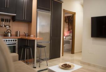 Apartamento Ciudad del Tajo allows 18 year olds to book a room