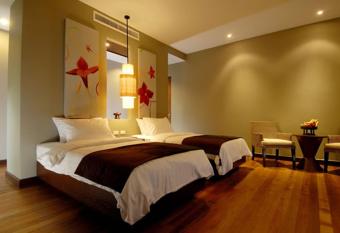 Chongfah Beach Resort Khaolak - SHA Extra Plus has Balcony rooms