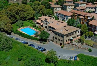 Villa Nencini has Balcony rooms