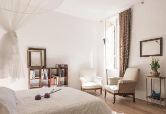 Appartements Avignon Centre has Balcony rooms