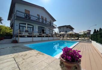 Hotel Renata has Balcony rooms