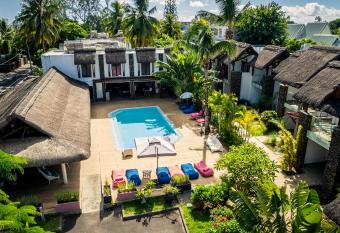 Toparadis Guest House allows 18 year olds to book a room