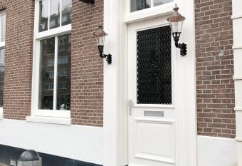 Hotel Astoria The Hague allows 18 year olds to book a room