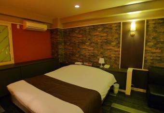 Hotel GOLF III Atsugi (Adult Only) allows 18 year olds to book a room