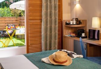 Hotel Beau Rivage allows 18 year olds to book a room