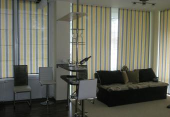 Apartment near Airport allows 18 year olds to book a room