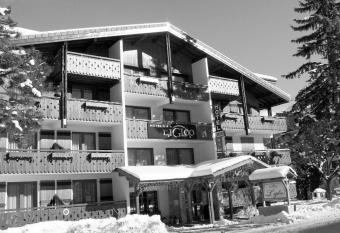 H  tel Igloo has Balcony rooms
