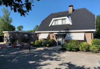 de Goede Ree Huisje 1 en 2 - No Companies has Balcony rooms