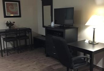 Scottish Inns & Suites Timber Creek, Houston, Tx has rooms with a private hot tub