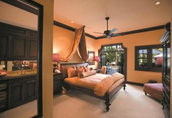 The Brazilian Court Hotel has rooms with a private hot tub