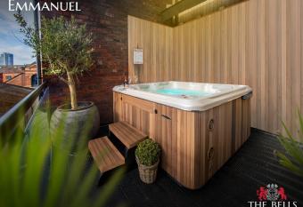 The Bells - Luxury Serviced Apartments has Balcony rooms