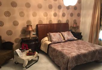 Hotel Coral Playa allows 18 year olds to book a room