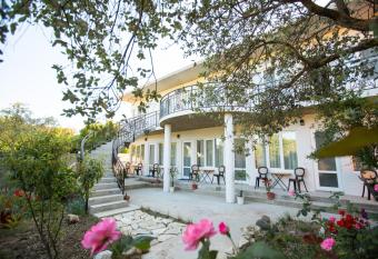                        318 SINGER              has Balcony rooms