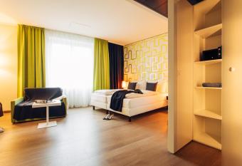 harry s home hotel & apartments allows 18 year olds to book a room