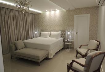 Star Hotel allows 18 year olds to book a room