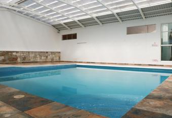 Villas X  nthe Rotamundos allows 18 year olds to book a room