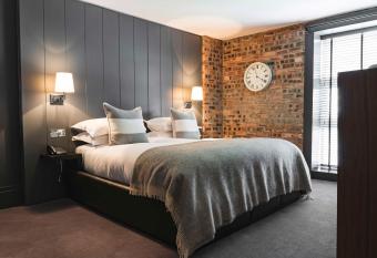 Dakota Eurocentral allows 18 year olds to book a room