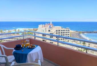 Checkin Concordia Playa allows 18 year olds to book a room